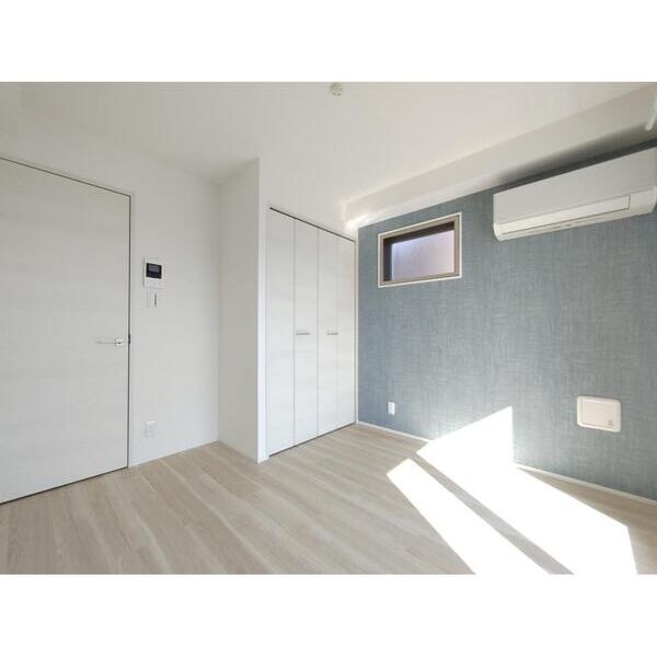 ブルーライトヨコハマ503号室 リビング