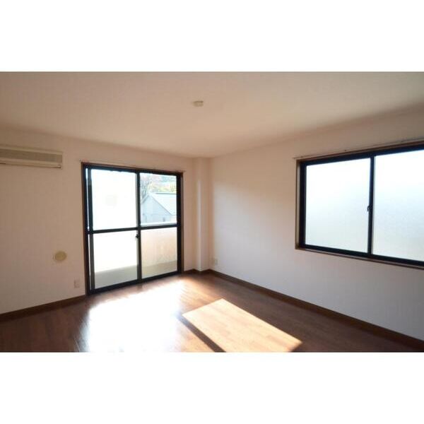 エステートピア黒沢II301号室 リビング