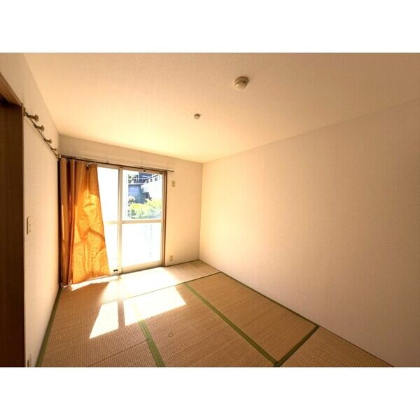 エステートピース202号室 リビング