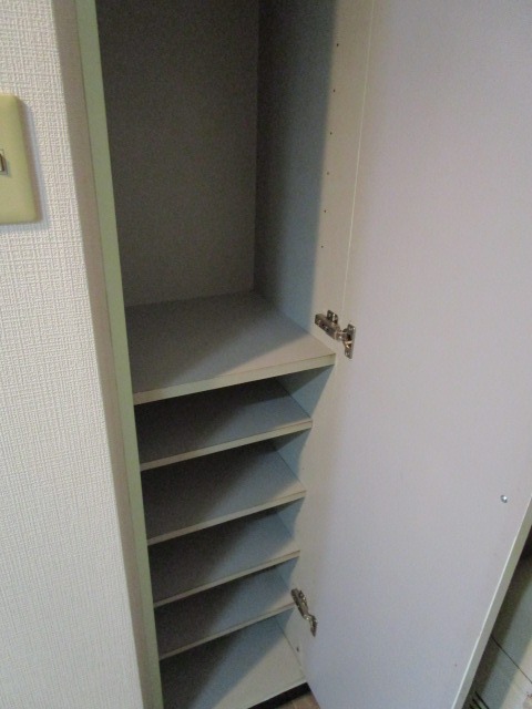 ドミール赤塚 下駄箱