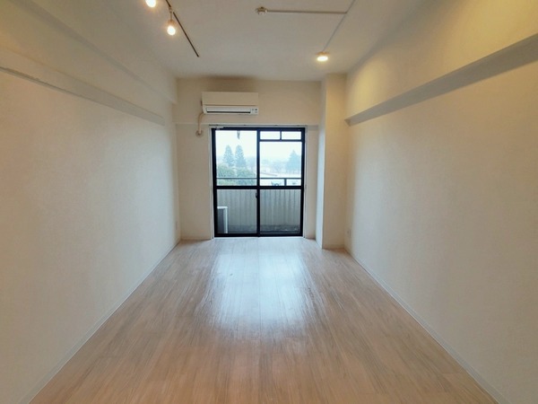 出浦マンション502号室 リビング