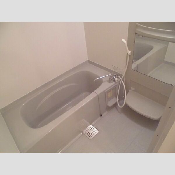 ドルフクレセント六番館109号室 浴室