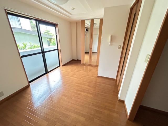 メゾン・ラクウショウ203号室 室内