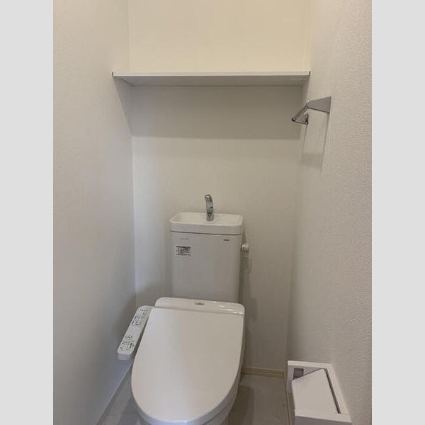 パストラーレ 102号室　トイレ