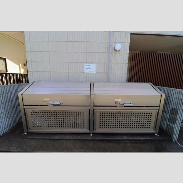 メゾン・ド・アレーズ ゴミストッカー