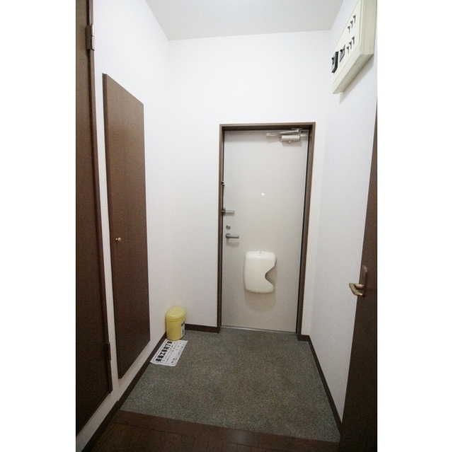 アンプルール フェール モンテ105号室 玄関