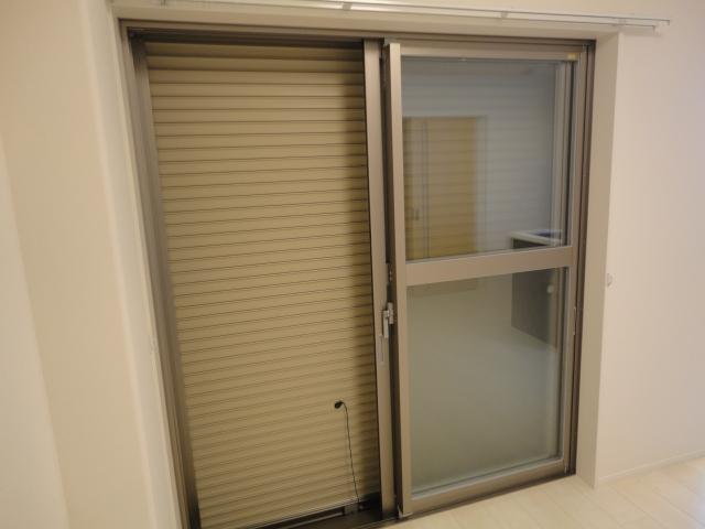 リオ　アレーナ（Ｒｉｏ　Ａｒｅｎａ）105号室 窓シャッター
