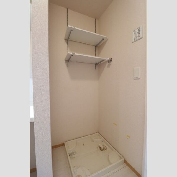 ルミエール201号室 洗濯機置場