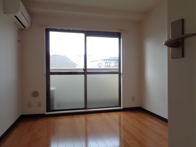 グレイス・ヴィラ0303号室 リビング