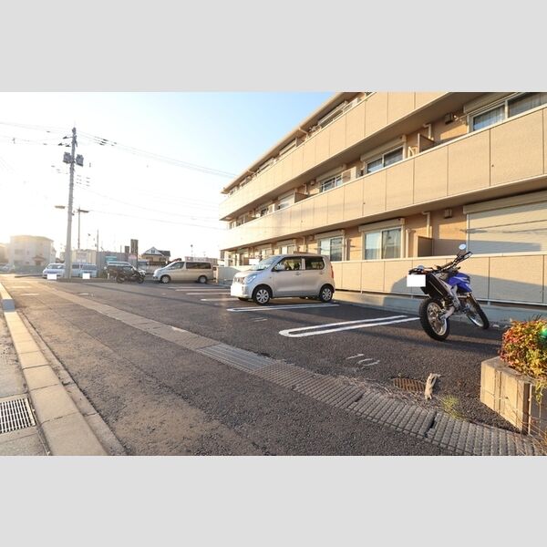 エクセル弐番館 駐車場