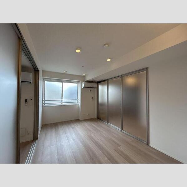 セレスティア西綾瀬301号室 LDK