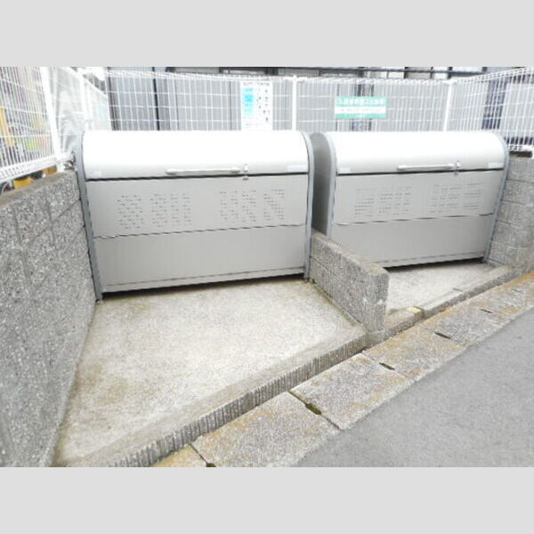 ロイヤルアネックス弐番館 入居者様専用ゴミストッカー