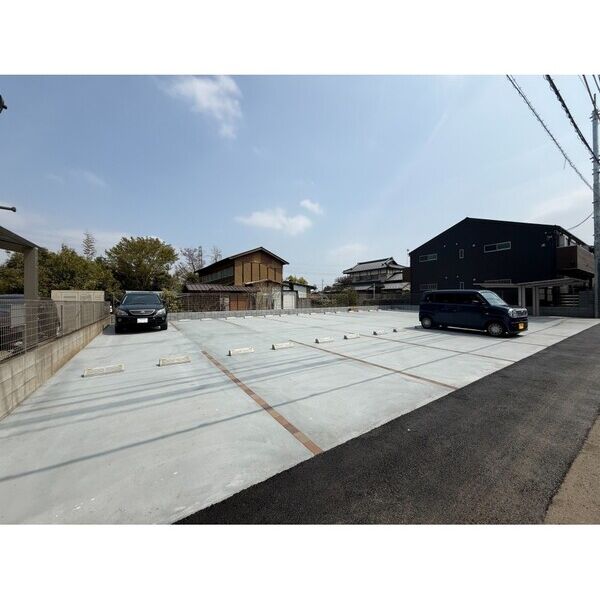 フォレストヴィラ所沢中富201号室 駐車場