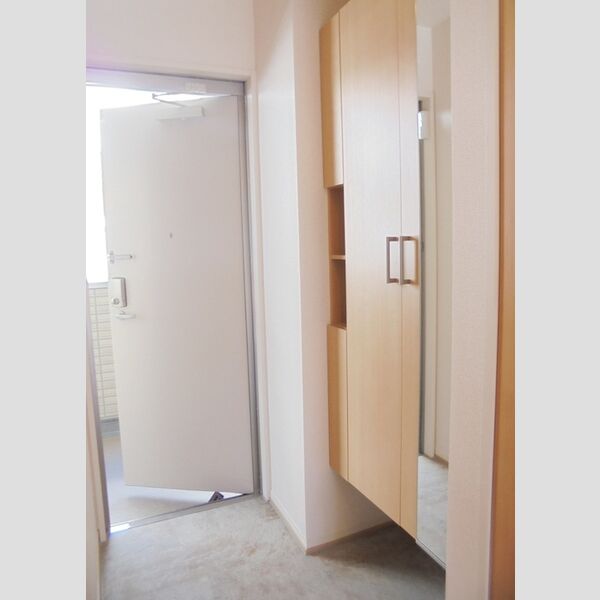 コルノリザイア305号室 305号室　玄関