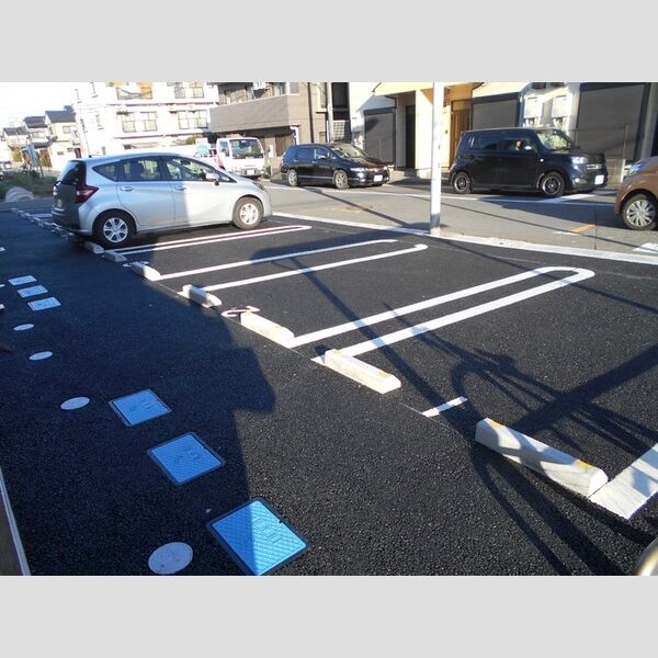 レセーナ203号室 駐車場