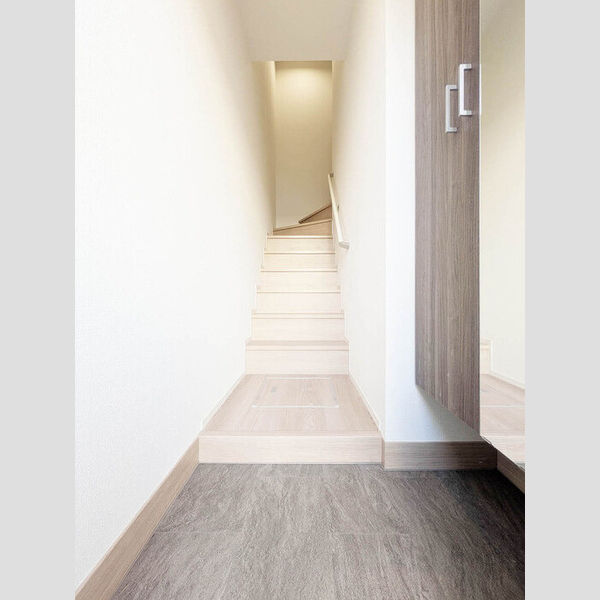 セルシアーナ203号室 玄関