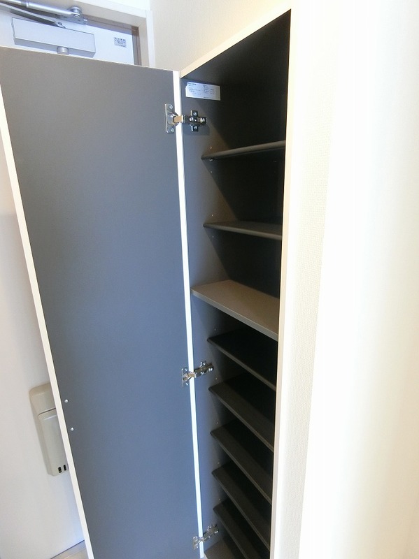 リブリ・カワセミ2階 玄関