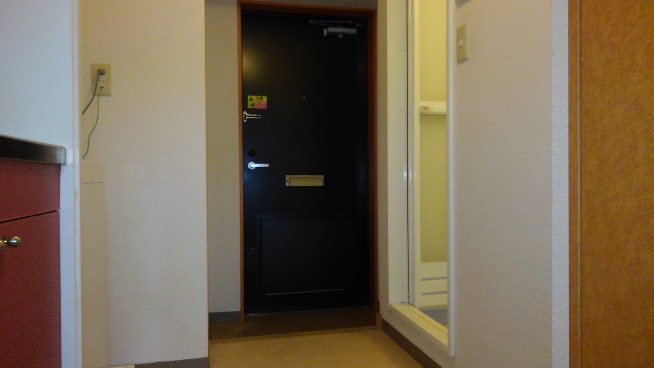 レオパレス伸夫 玄関