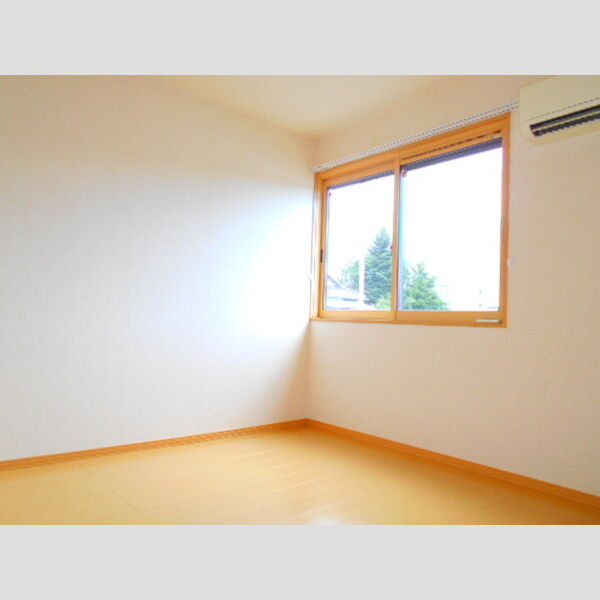 ベリーコート102号室 洋間