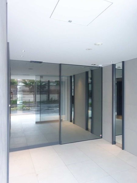 ＧＥＮＯＶＩＡ川口元郷704号室 エントランス