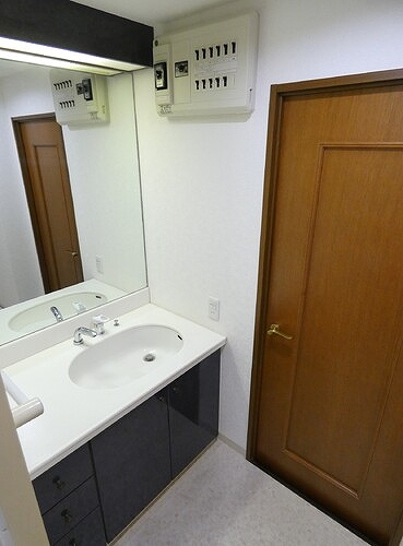 ライオンズステーションプラザ西船橋 洗面所・室内洗濯機置き場　※2025年10月撮影