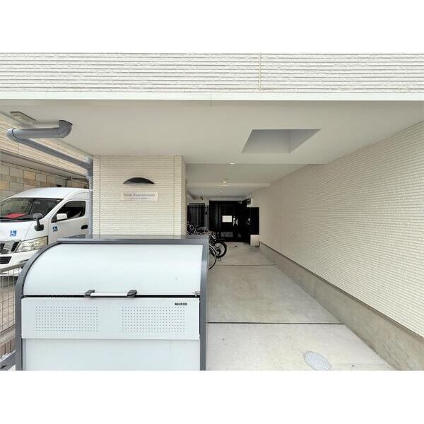 イニッツィオ永田南301号室 エントランス