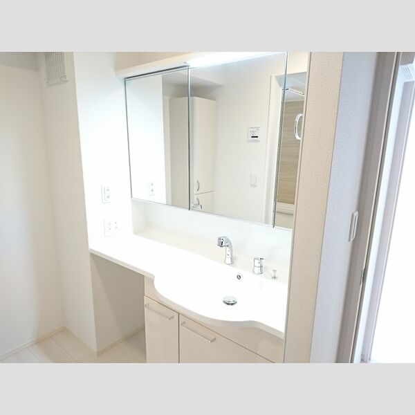 ロイジェントパークス レイクタウン Ⅱ　J301号室 洗髪洗面化粧台