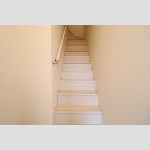 フレシール203号室 階段