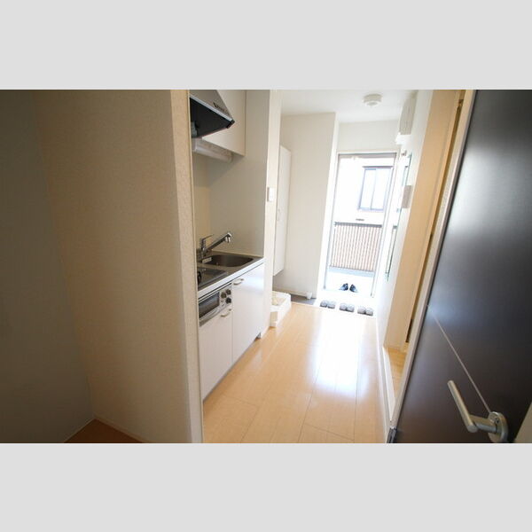 ムーンドレイク305号室 キッチン・玄関全景