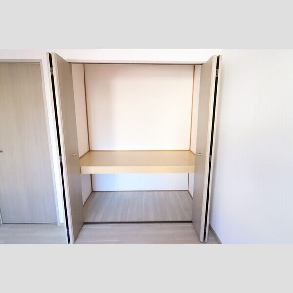 サン・ルミエール 物入