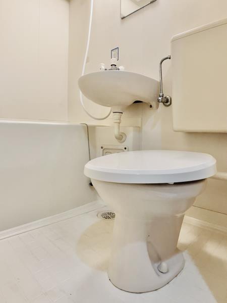 プラス・ワン横浜2階 トイレ