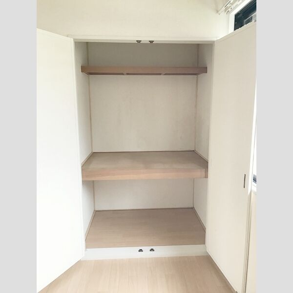 クレセント日吉台202号室 収納
