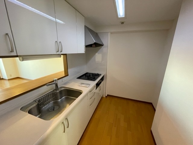 ワイズ２２２ キッチン