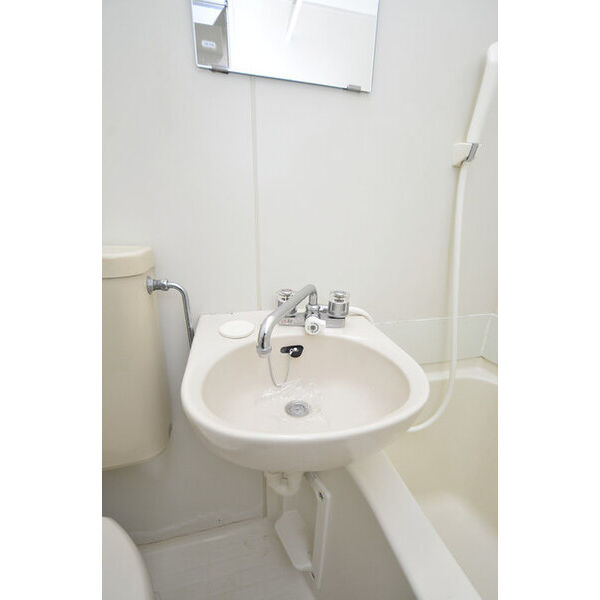 リライアンス六浦0102号室 洗面