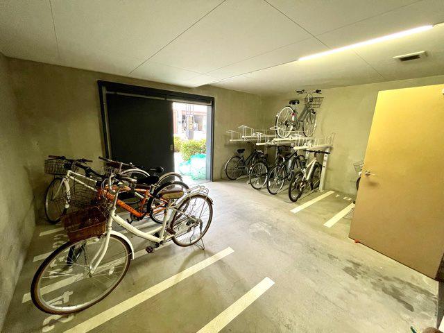 レジディア両国4階 駐輪場