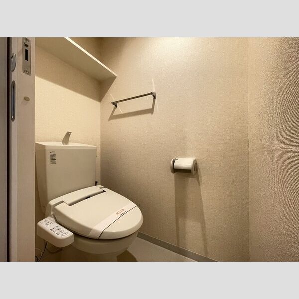 ミラージュ新子安406号室 温水洗浄便座