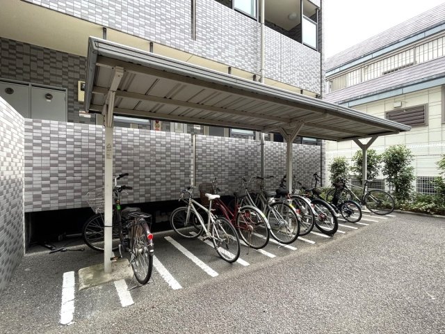 スカイコート駒場東大前3階 駐輪場