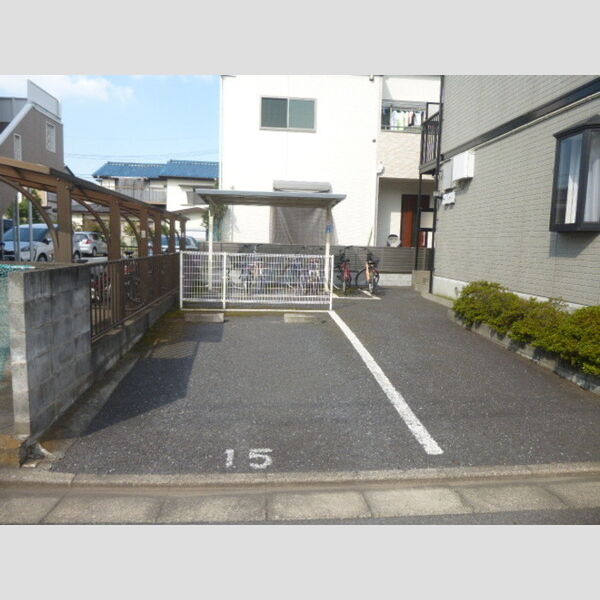レーベンハイム201号室 駐車場