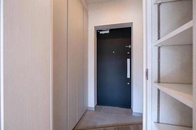 Lighthouse西新宿5階 玄関