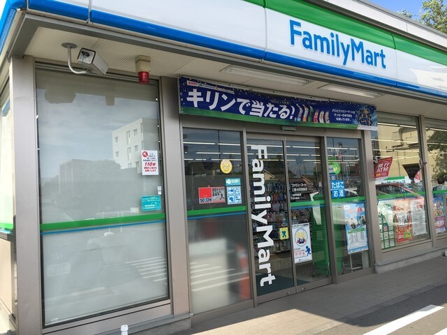 スぺランザ1階 ファミリーマート秀栄多摩ニュータウン通り店