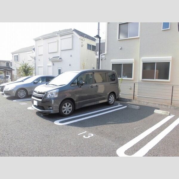 フレールⅠ東金町 駐車場