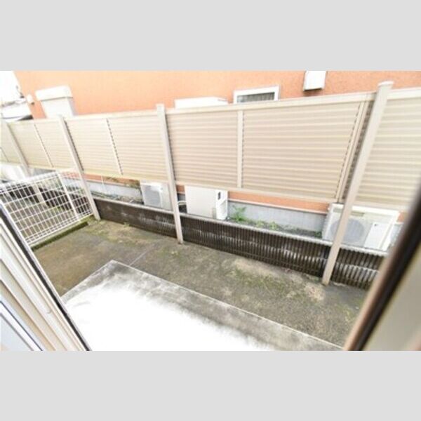 ルミエール102号室 専用庭