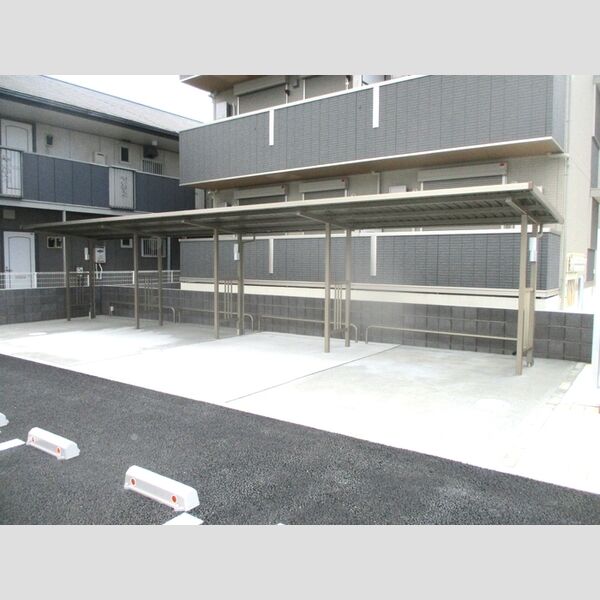 オーガスタハイツ302号室 駐輪場