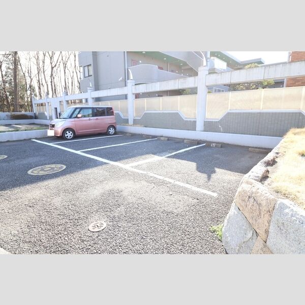 パティオ坂巻 駐車場