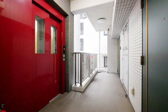 ＴＲＡＤＩＳ ＮＩＰＰＯＲＩ Ｅ 外観