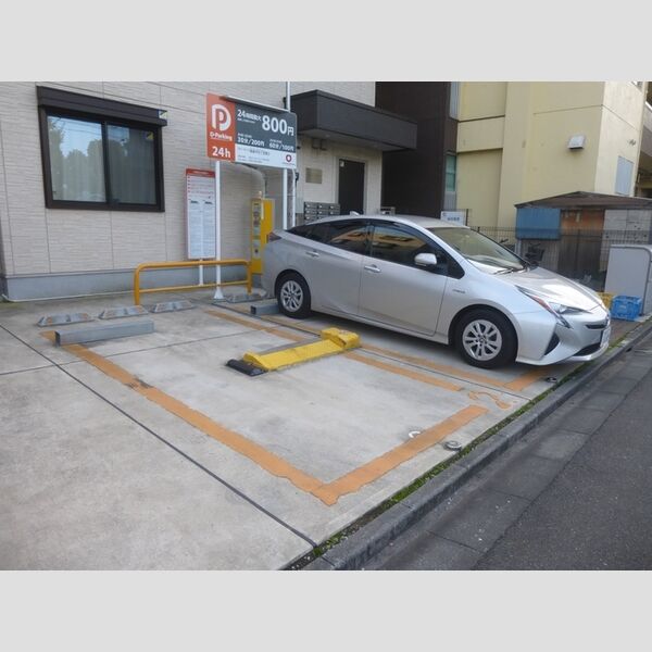 ラフィネサツキ 駐車場