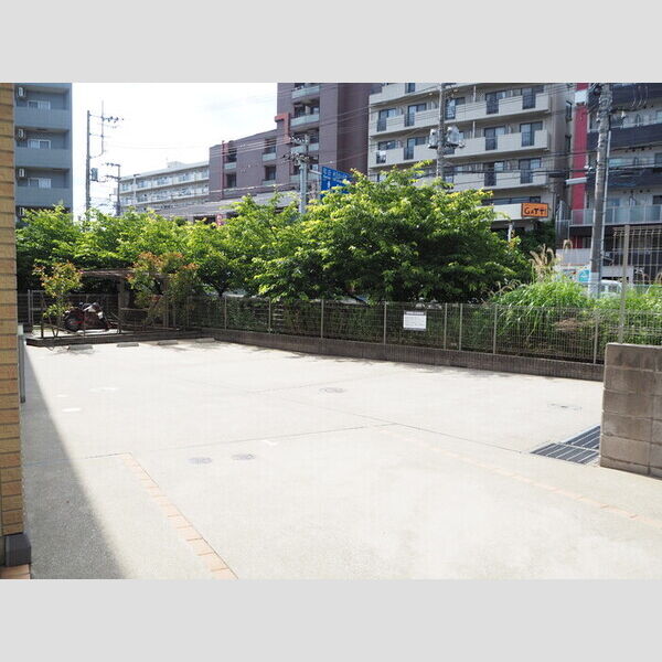 アクシス106号室 敷地内駐車場(空き要確認)