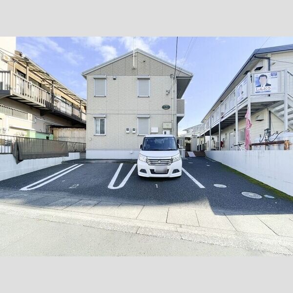 ロート パルーデ 駐車場