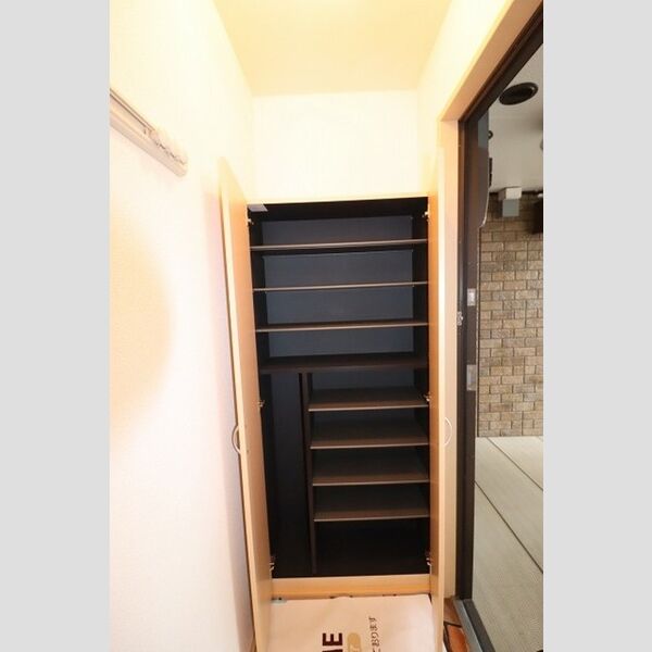 フォレスト・ヴィラ201号室 シューズボックス　トールタイプ