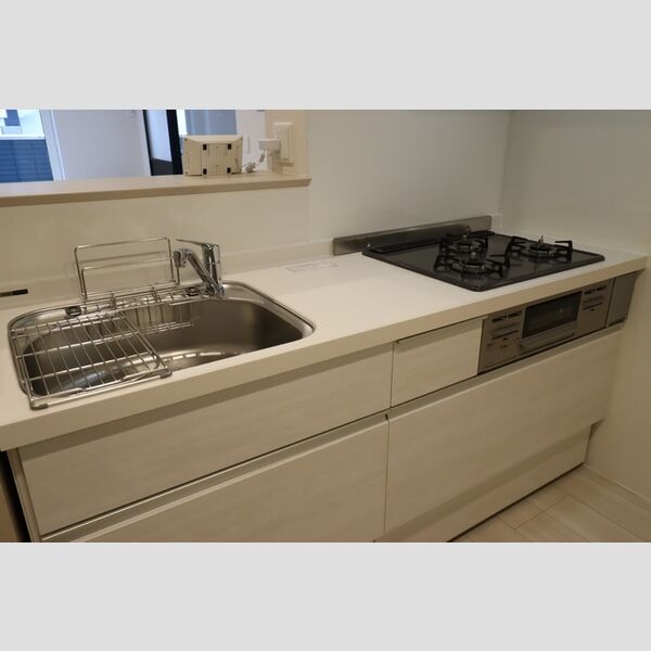 D-SOLACE幕張本郷1丁目 対面式3口ガスコンロ付システムキッチン